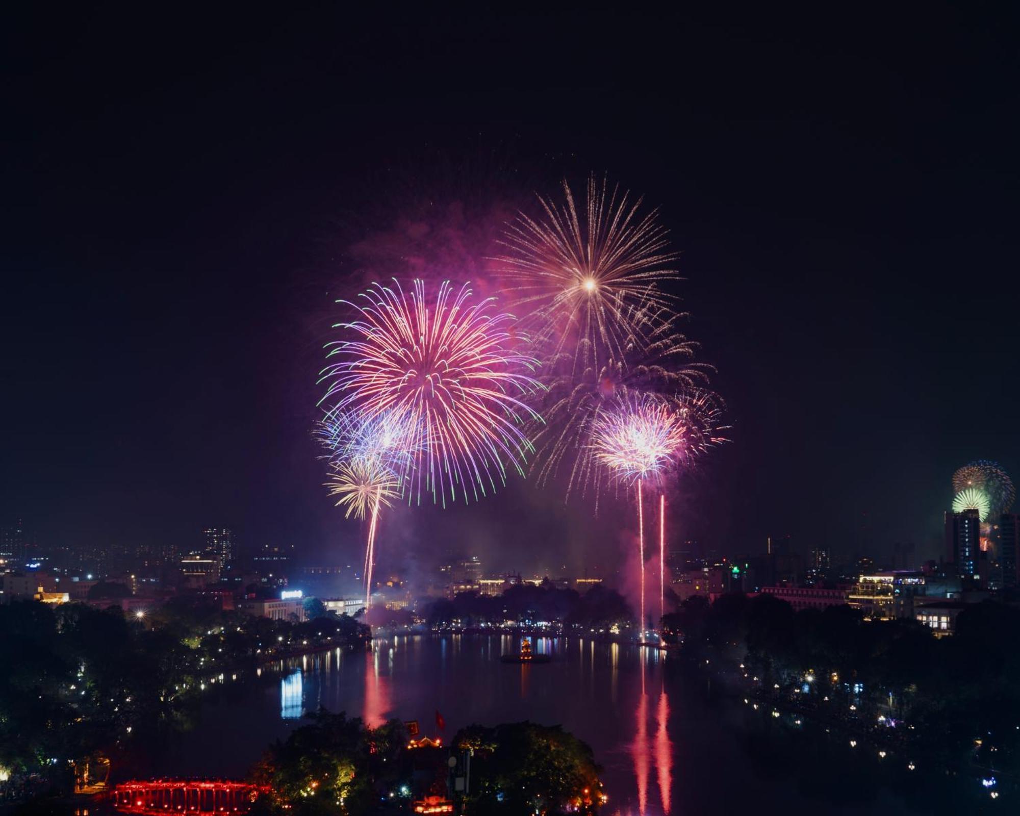 May De Ville Lakeside Hotel Hanoi Exterior photo Fireworks at the 2013 National Day Parade