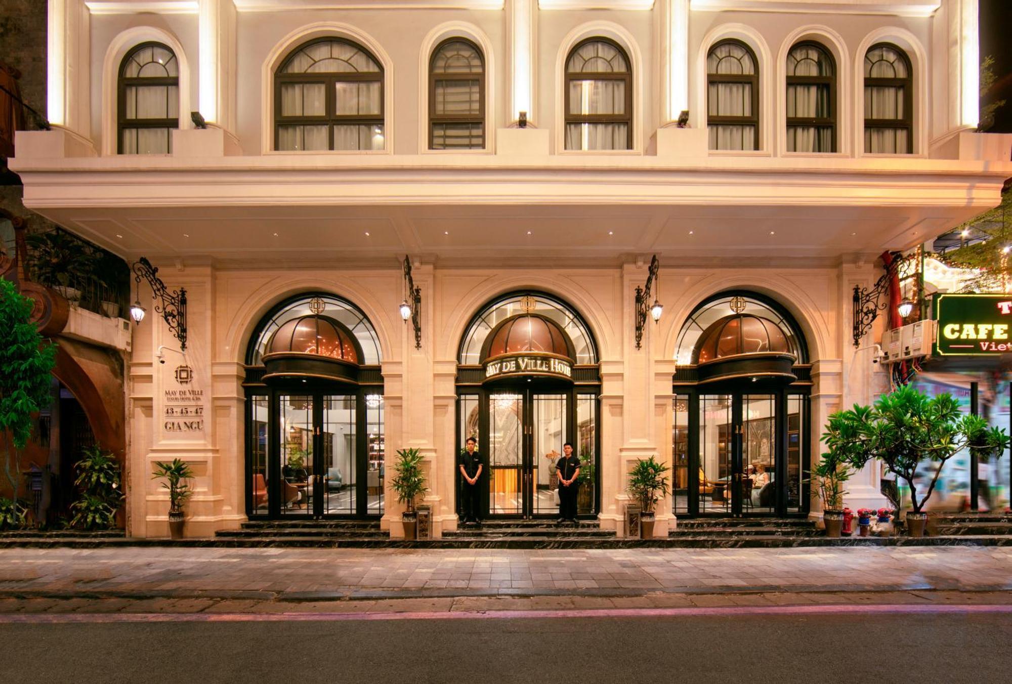 May De Ville Lakeside Hotel Hanoi Exterior photo The hotel's entrance