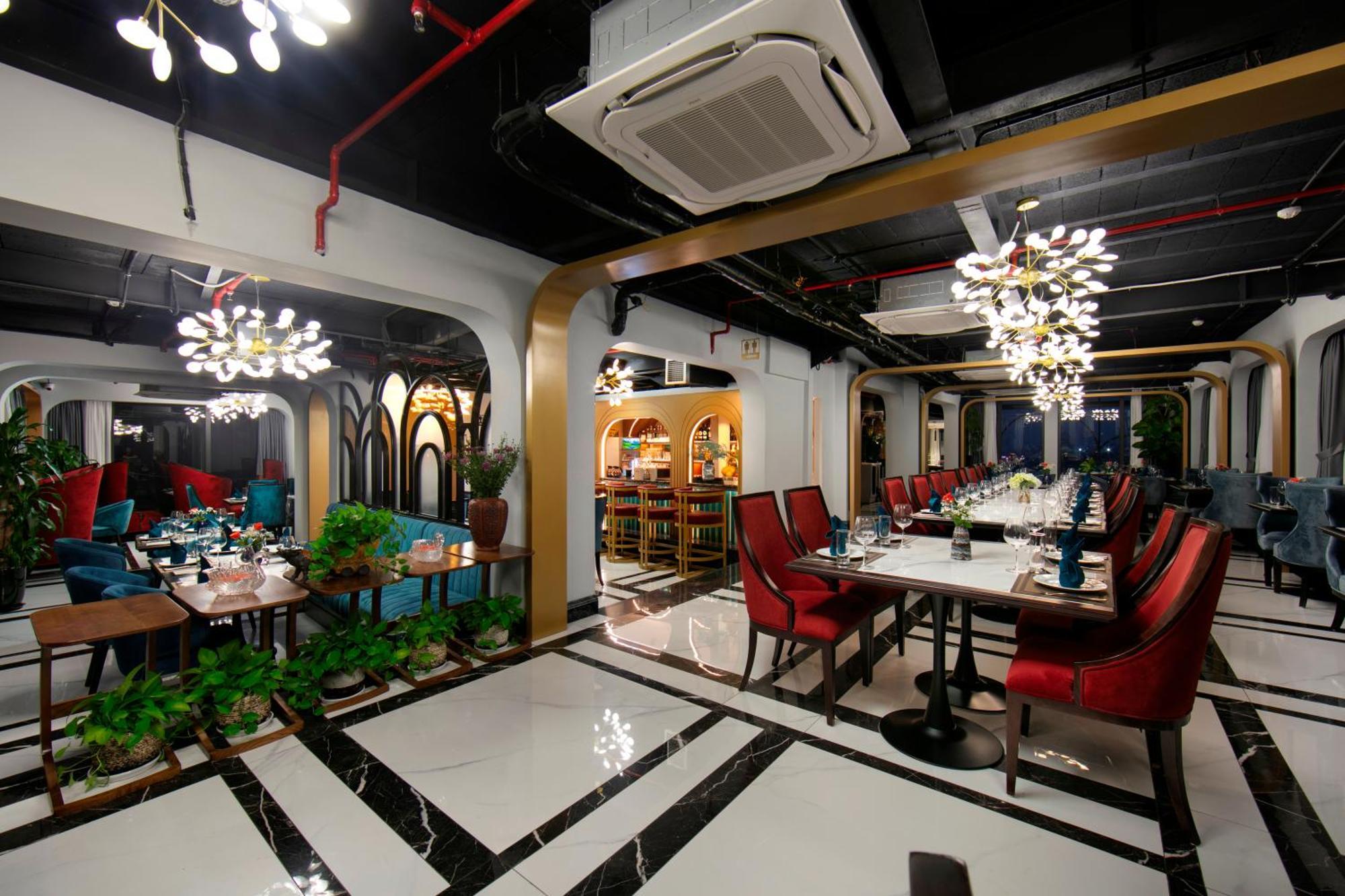 May De Ville Lakeside Hotel Hanoi Exterior photo Interior of the restaurant