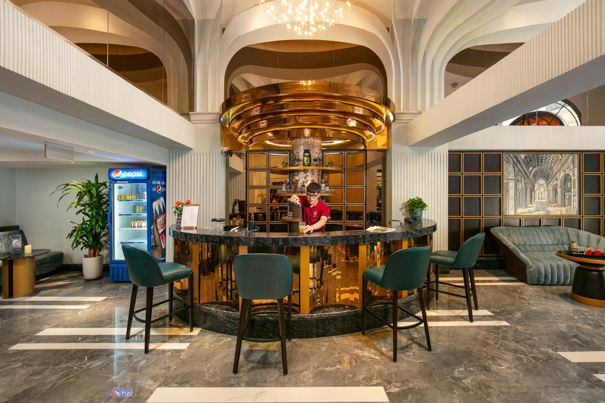 May De Ville Lakeside Hotel Hanoi Exterior photo The bar at the hotel