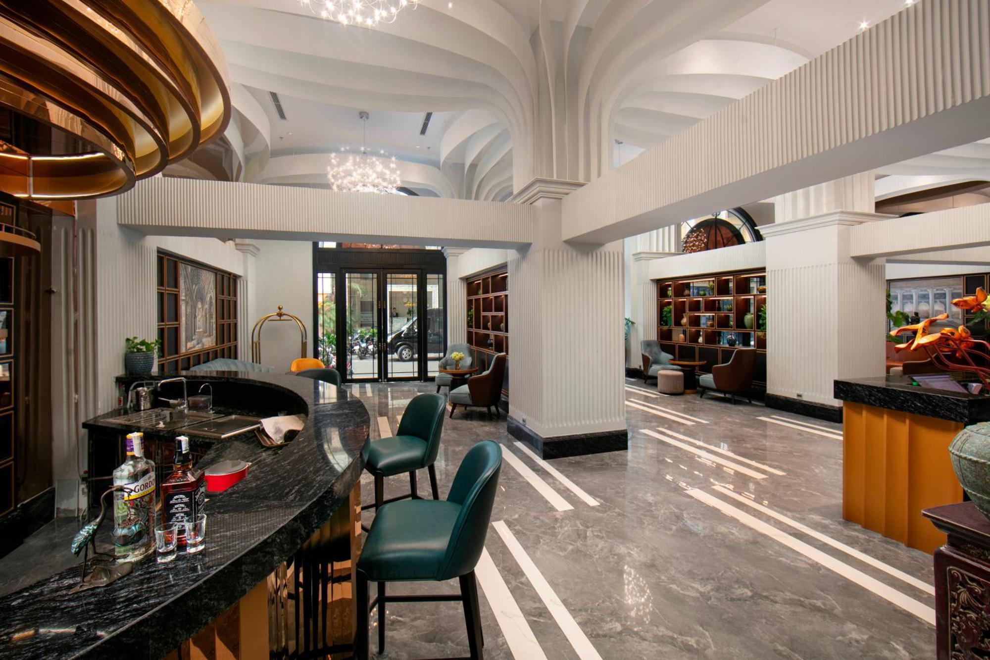 May De Ville Lakeside Hotel Hanoi Exterior photo The lobby of the hotel